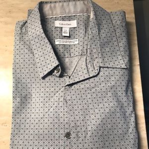Men’s full sleeve dress shirt excellent condition